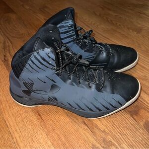 Men’s 10 Under Armour Black and Gray Basketball Shoes